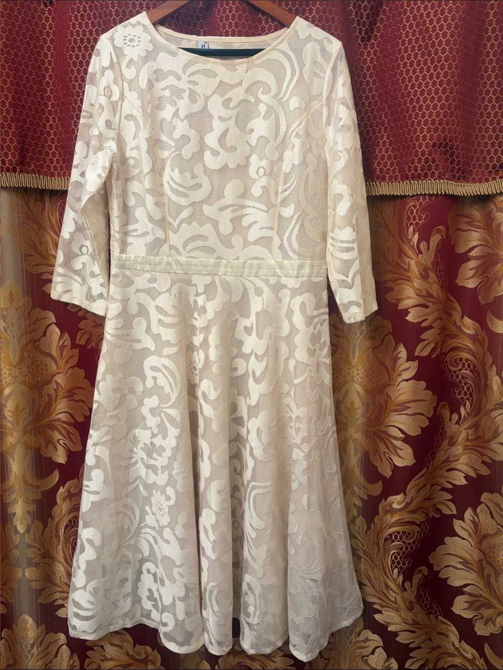 Classic Cream Lace Midi Dress with Three-Quarter Sleeves